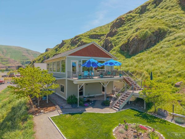 6382 Snake River Road, Asotin, WA 99402