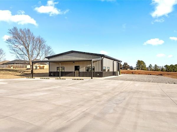 2004 S Frontage Road, Weatherford, OK 73096