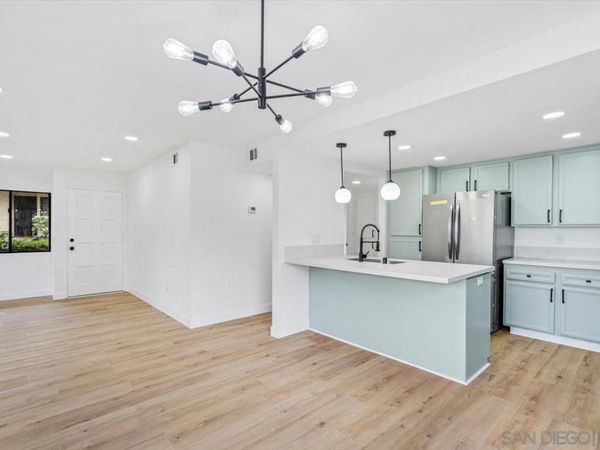 345 N Melrose Dr, Unit C, Vista, CA 92083