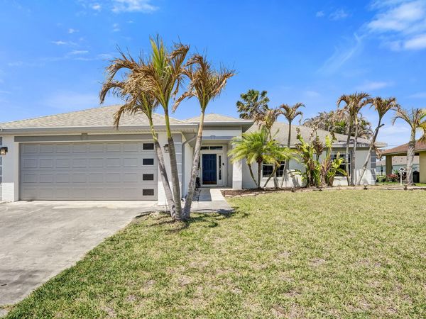 1049 SW Alcantarra Boulevard, Port St. Lucie, FL 34953