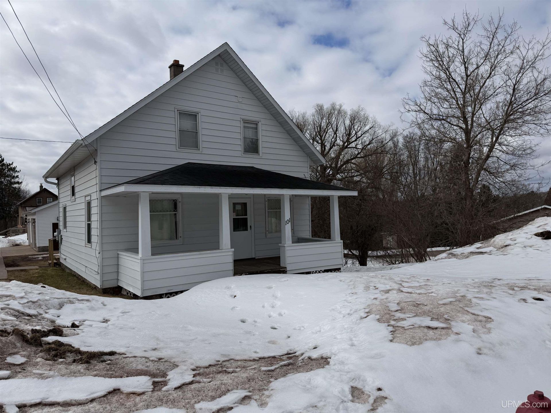 101 W Birch Street, Ironwood, MI 49938 Main Photo