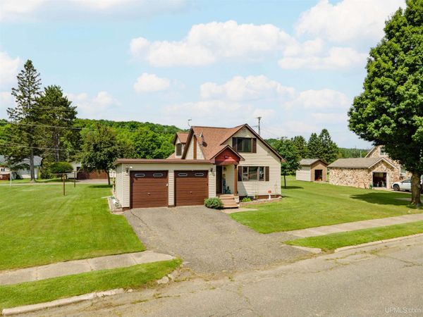 512 E 1st Street, Caspian, MI 49915
