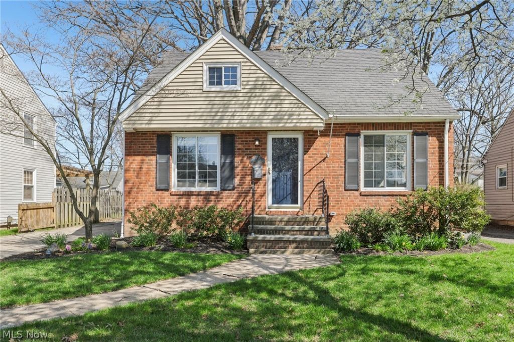 551 Oakmoor Avenue, Bay Village, OH 44140