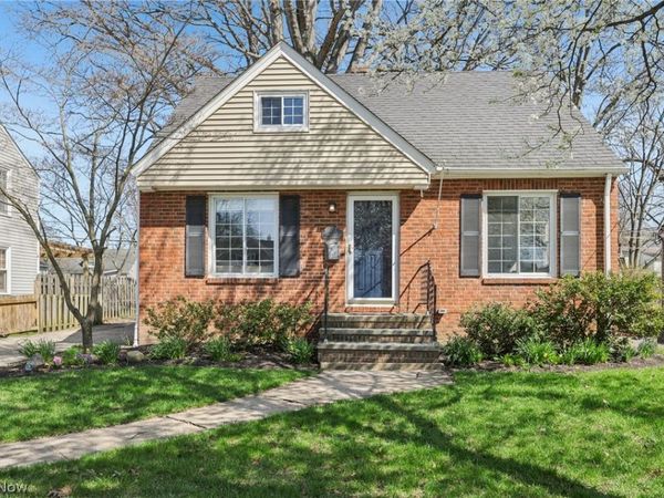 551 Oakmoor Avenue, Bay Village, OH 44140