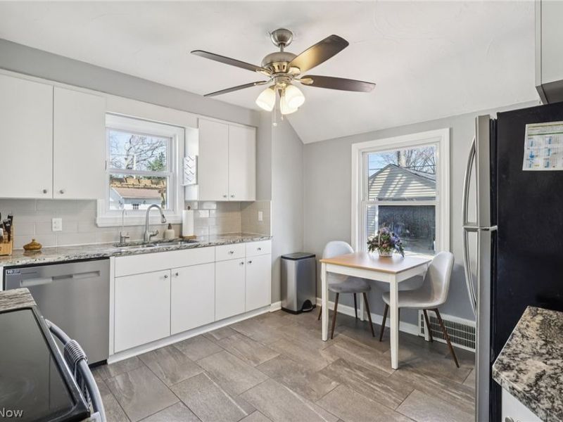 551 Oakmoor Avenue, Bay Village, OH 44140 Photo 4