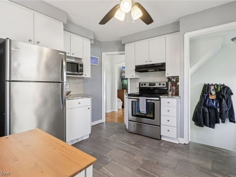 551 Oakmoor Avenue, Bay Village, OH 44140 Photo 5