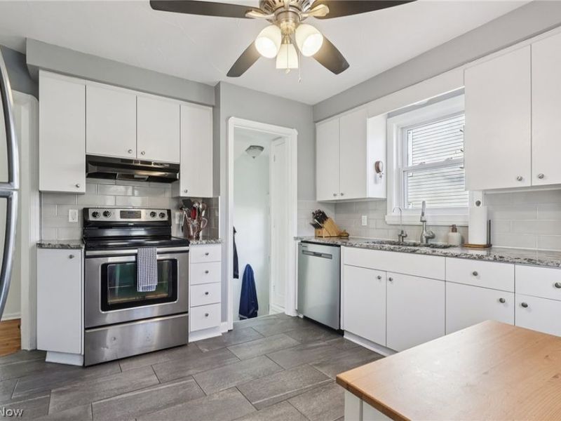 551 Oakmoor Avenue, Bay Village, OH 44140 Photo 6