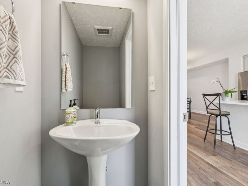 12021 Ashbury Avenue, Cleveland, OH 44106 Photo 25