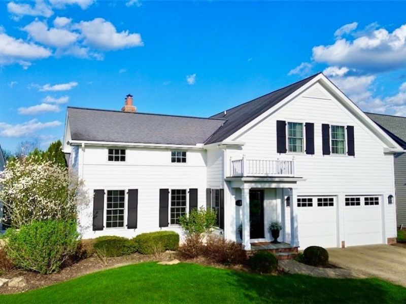 220 Falls Walk Way, Chagrin Falls, OH 44022 Photo 2