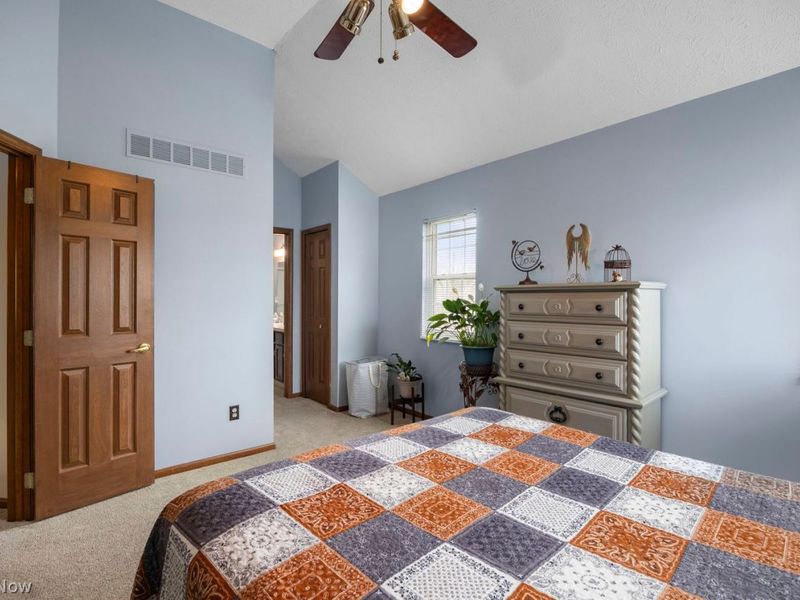 7310 Valeside Lane, Olmsted Township, OH 44138 Photo 22