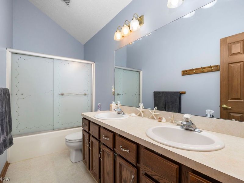 7310 Valeside Lane, Olmsted Township, OH 44138 Photo 31