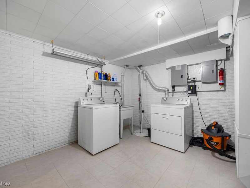 7310 Valeside Lane, Olmsted Township, OH 44138 Photo 33