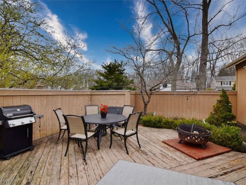 6470 Woodhawk Drive, Mayfield Heights, OH 44124 Photo 12