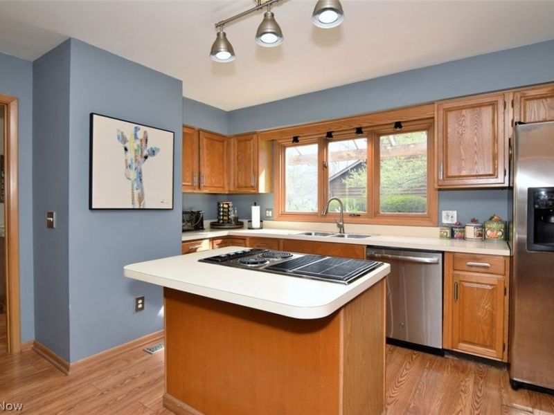 6470 Woodhawk Drive, Mayfield Heights, OH 44124 Photo 17