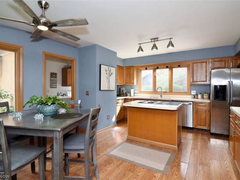 6470 Woodhawk Drive, Mayfield Heights, OH 44124 Photo 18