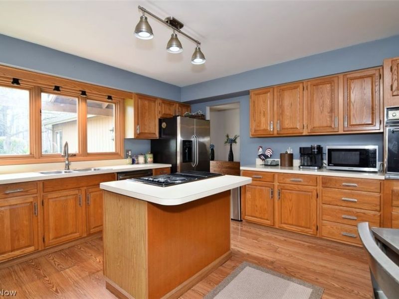 6470 Woodhawk Drive, Mayfield Heights, OH 44124 Photo 19