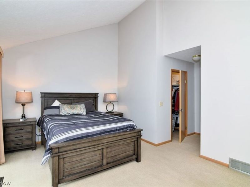 6470 Woodhawk Drive, Mayfield Heights, OH 44124 Photo 24