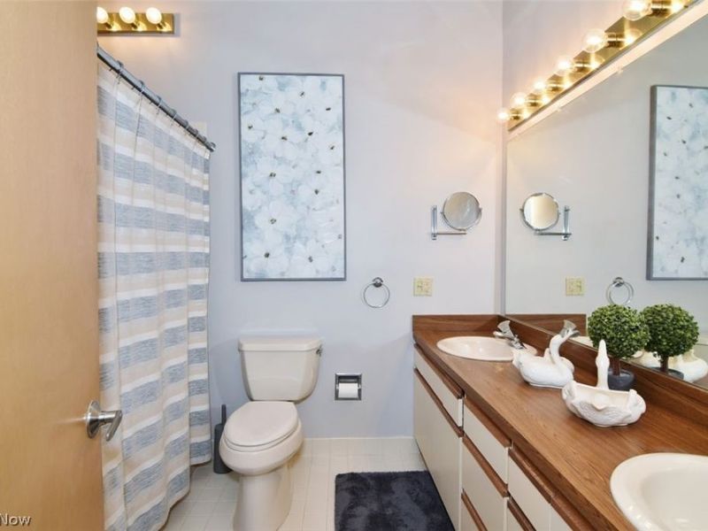 6470 Woodhawk Drive, Mayfield Heights, OH 44124 Photo 25