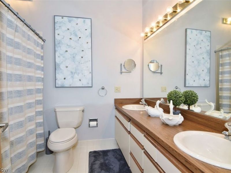 6470 Woodhawk Drive, Mayfield Heights, OH 44124 Photo 26