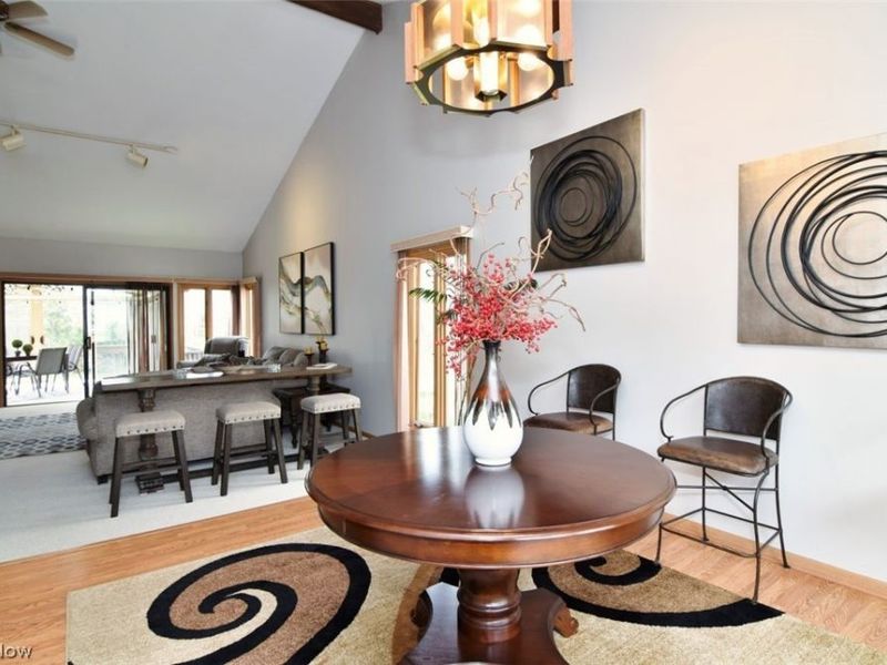 6470 Woodhawk Drive, Mayfield Heights, OH 44124 Photo 9