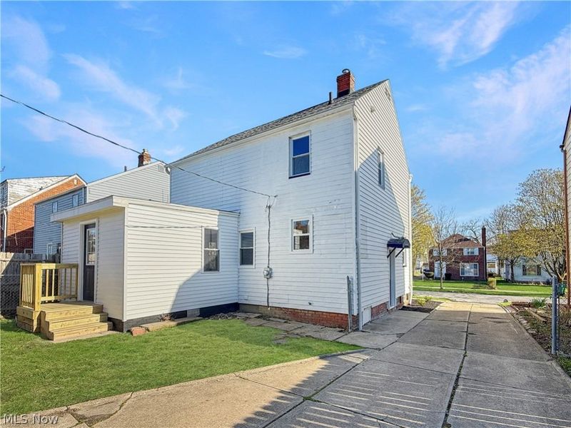 16905 Biltmore Avenue, Cleveland, OH 44128 Photo 11