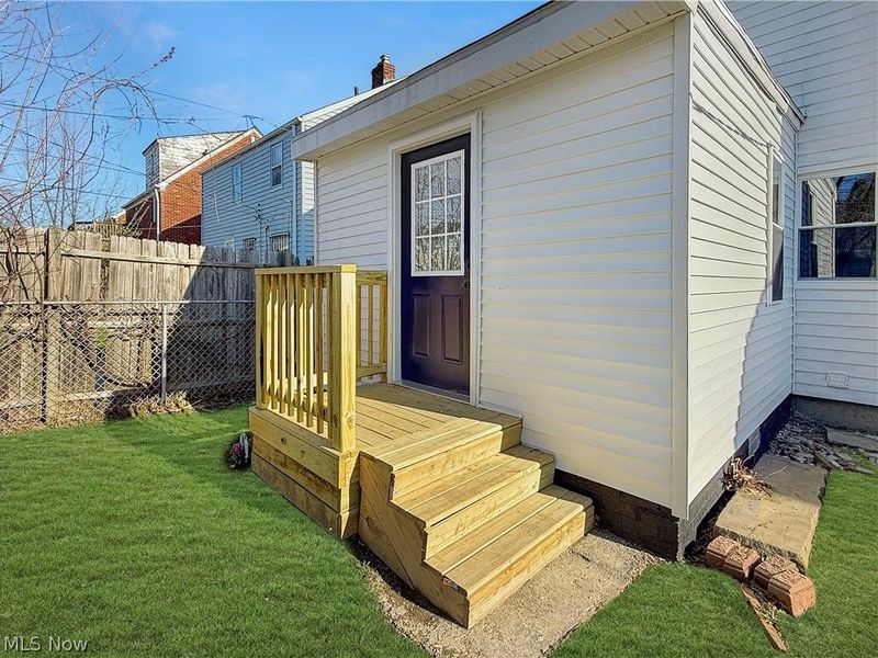 16905 Biltmore Avenue, Cleveland, OH 44128 Photo 12