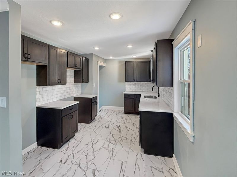 16905 Biltmore Avenue, Cleveland, OH 44128 Photo 23