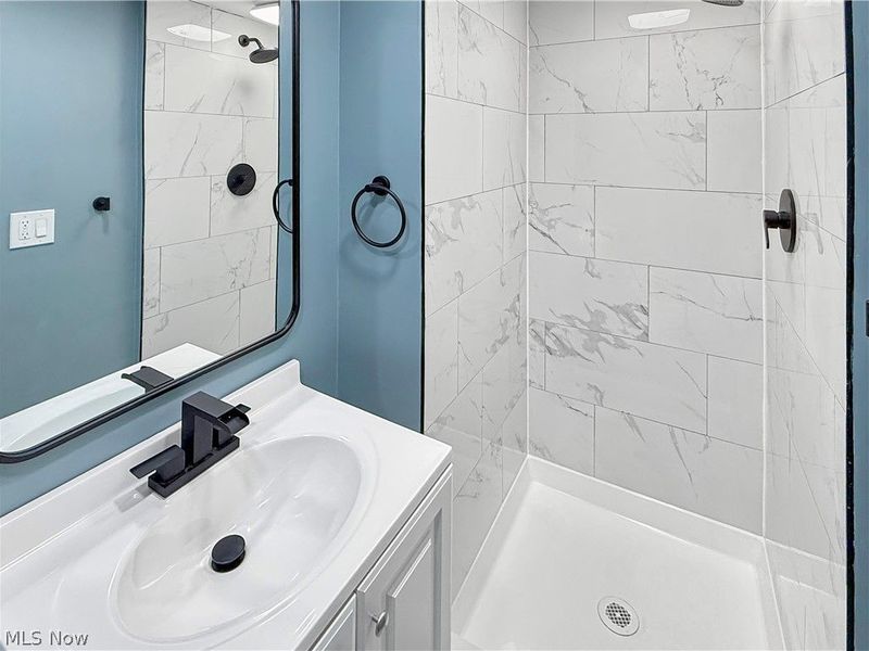 16905 Biltmore Avenue, Cleveland, OH 44128 Photo 49