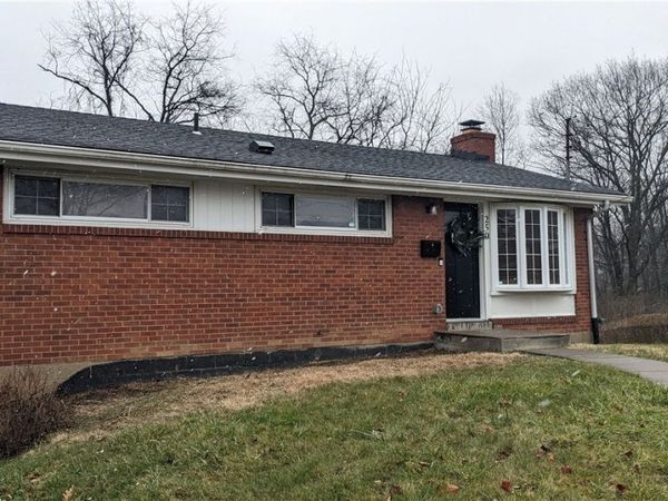 250 Woodridge Dr , Carnegie, PA 15106