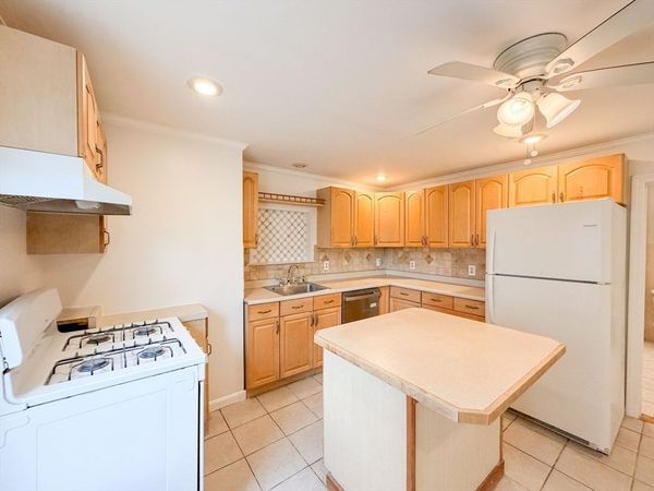 102 Dysart Street, Unit 102, Quincy, MA 02169