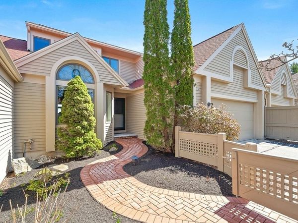 7 Wainwright Road, Unit 107, Winchester, MA 01890