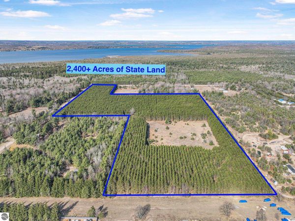 7020 Round Lake Road NW, Rapid City, MI 49676