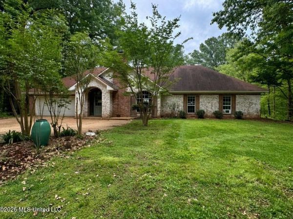 306 East , Vicksburg, MS 39180