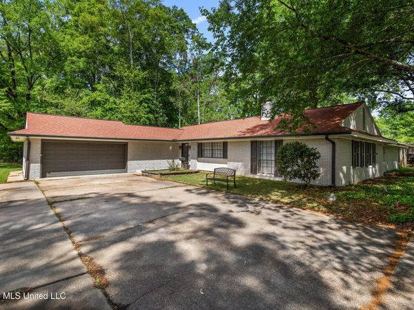 5144 Reddoch Drive, Jackson, MS 39211