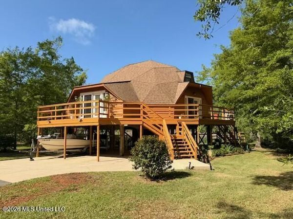 9017 W Simmons Circle, Ocean Springs, MS 39564