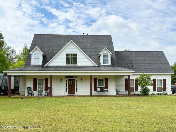 695 Swinnea Lake Drive, Southaven, MS 38672