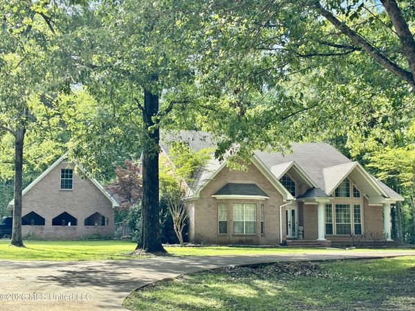 621 S Springlake Circle, Terry, MS 39170