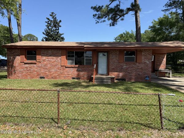 4519 General Ike , Moss Point, MS 39563