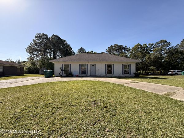 82 Holly Circle, Gulfport, MS 39501
