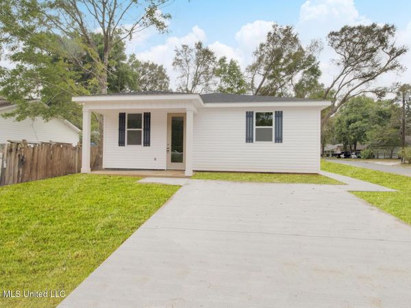 8713 Barnacle Boulevard, Ocean Springs, MS 39564