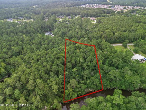 Longwood Circle, Biloxi, MS 39532