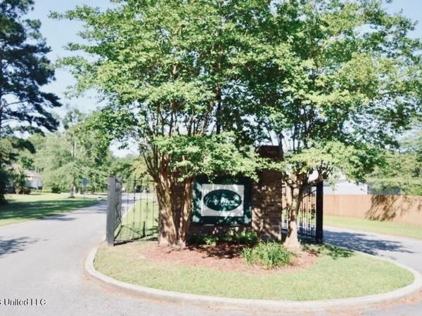 Longwood Circle, Biloxi, MS 39532