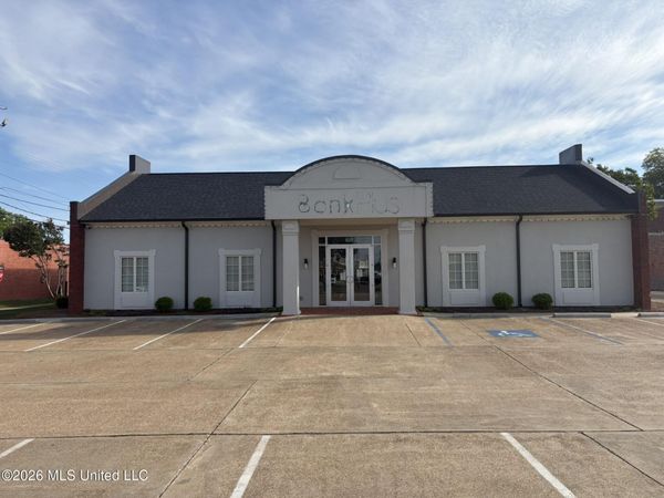 100 N Sharpe Avenue, Cleveland, MS 38732