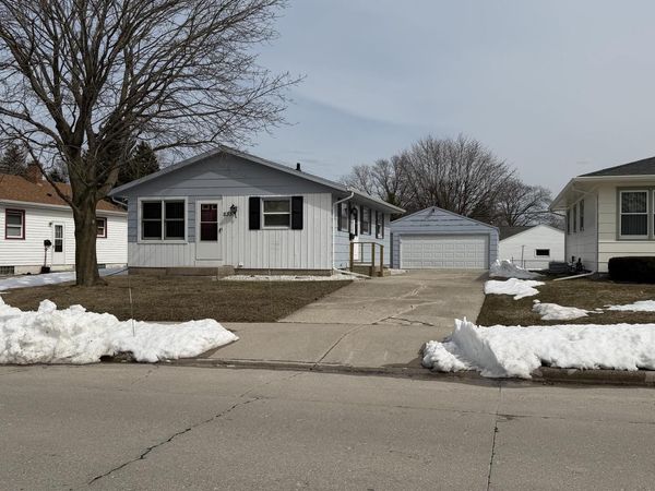 1133 S 36th STREET, Manitowoc, WI 54220