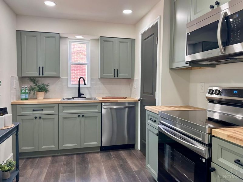 3762 N Broadlawn Circle, Silverton, OH 45236 Photo 12