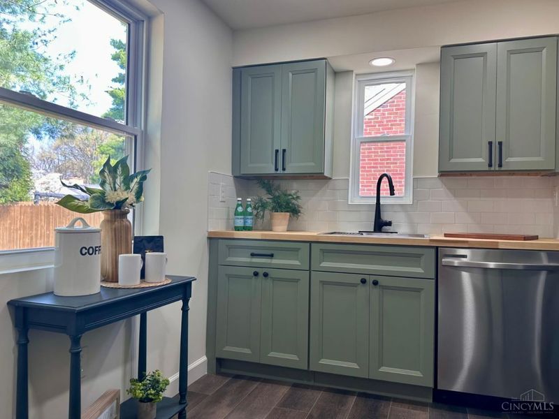 3762 N Broadlawn Circle, Silverton, OH 45236 Photo 13