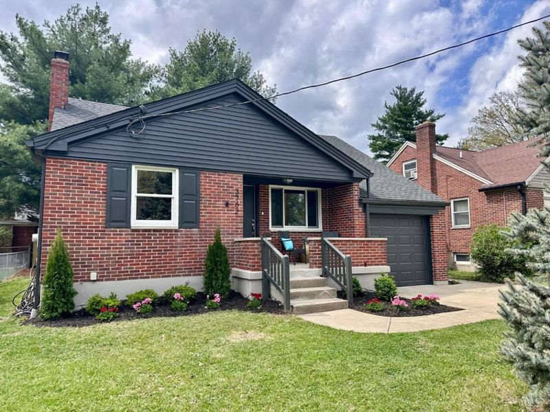 3762 N Broadlawn Circle, Silverton, OH 45236 Photo 2