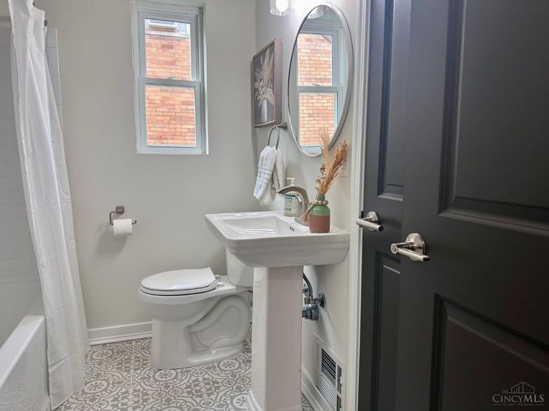 3762 N Broadlawn Circle, Silverton, OH 45236 Photo 7