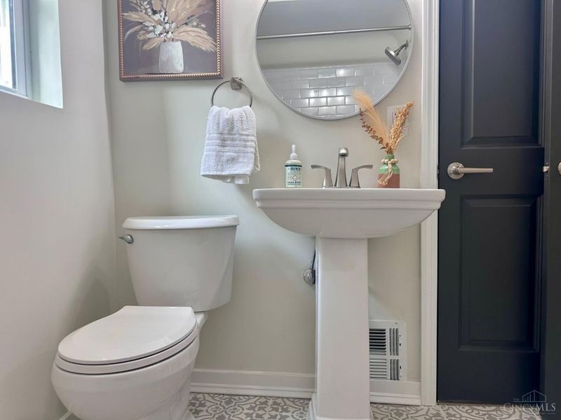 3762 N Broadlawn Circle, Silverton, OH 45236 Photo 8