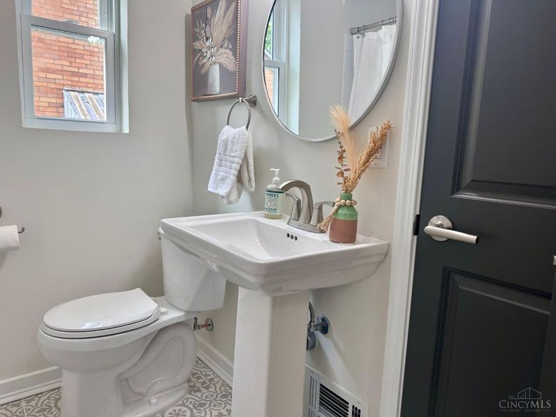 3762 N Broadlawn Circle, Silverton, OH 45236 Photo 9